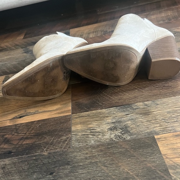 Qupid Tortilla Beige Suede Ankle Boots (like new!) - Picture 11 of 12